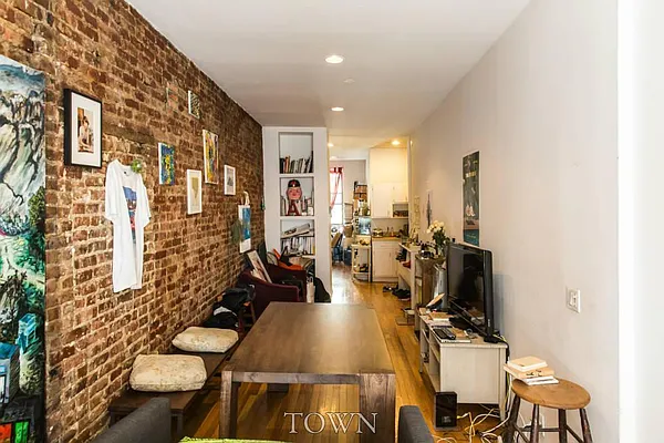 Rented by Town Residential | media 9