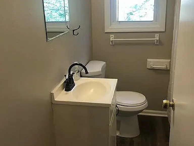 514 Lullwater Rd — Photo 3