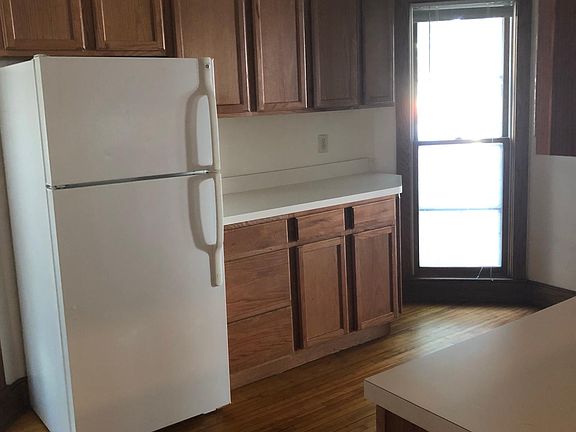 2nd image of 419 8th Ave SE #1