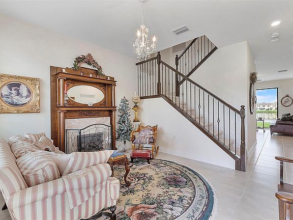 4th image of 10134 W Villa Circle #10134