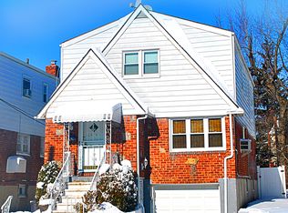 16945 26th Ave, Flushing, NY 11358