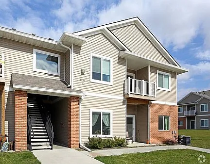 Adam Ridge Condos — Photo 1