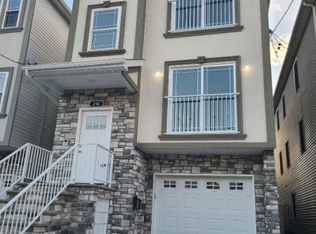 250 Bond St, Elizabeth, NJ 07206