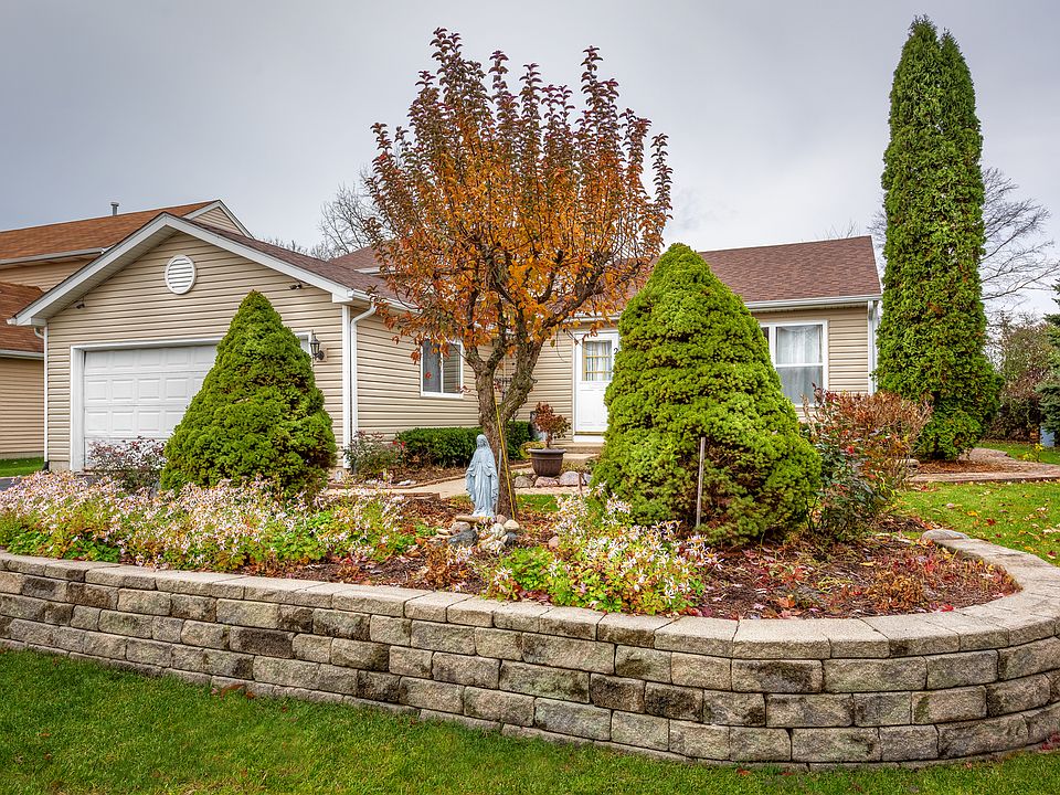 1st image of 2444 Iroquois Ln