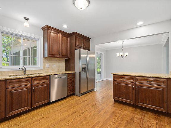 4th image of 433 Hackberry Rd