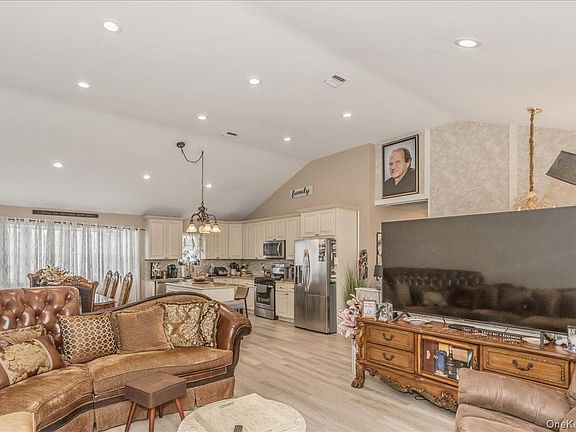 3rd image of 4460 Merrick Road