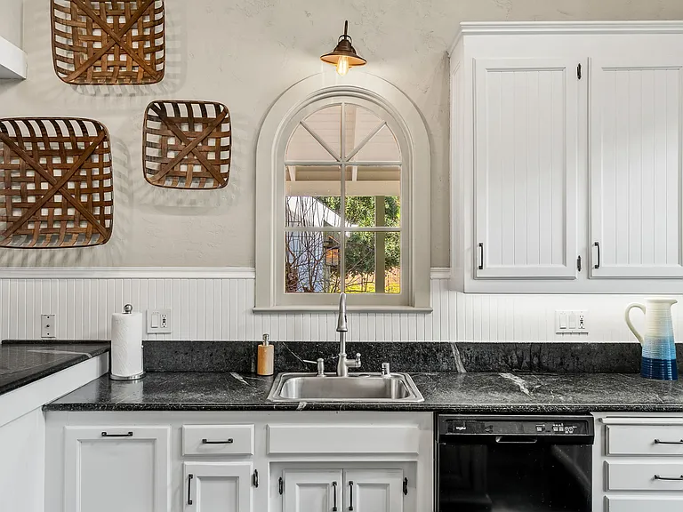 2850 Silverado Trl — Photo 51