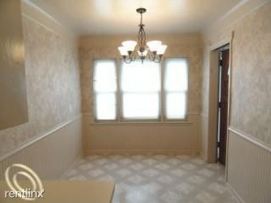 22110 Firwood dining