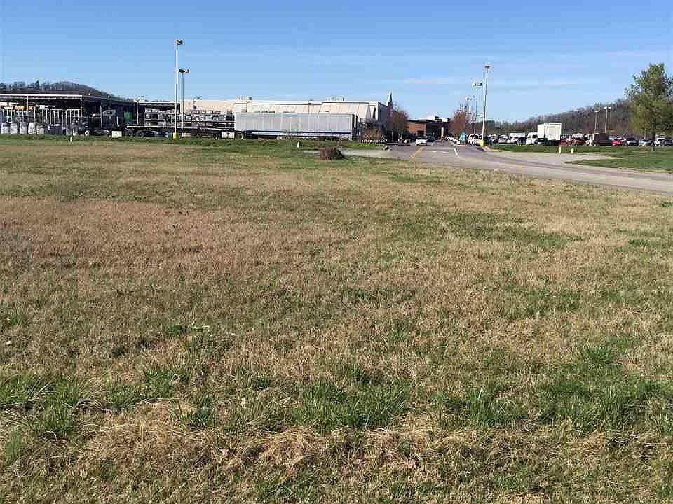 2nd image of N River Blvd