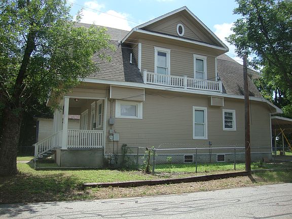 2nd image of 302 Chicago Blvd
