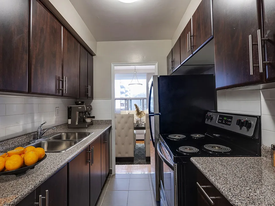 111 Combermere Dr #121