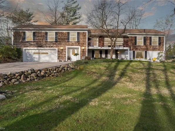 114 Idlewood Dr, Amherst, OH 44001