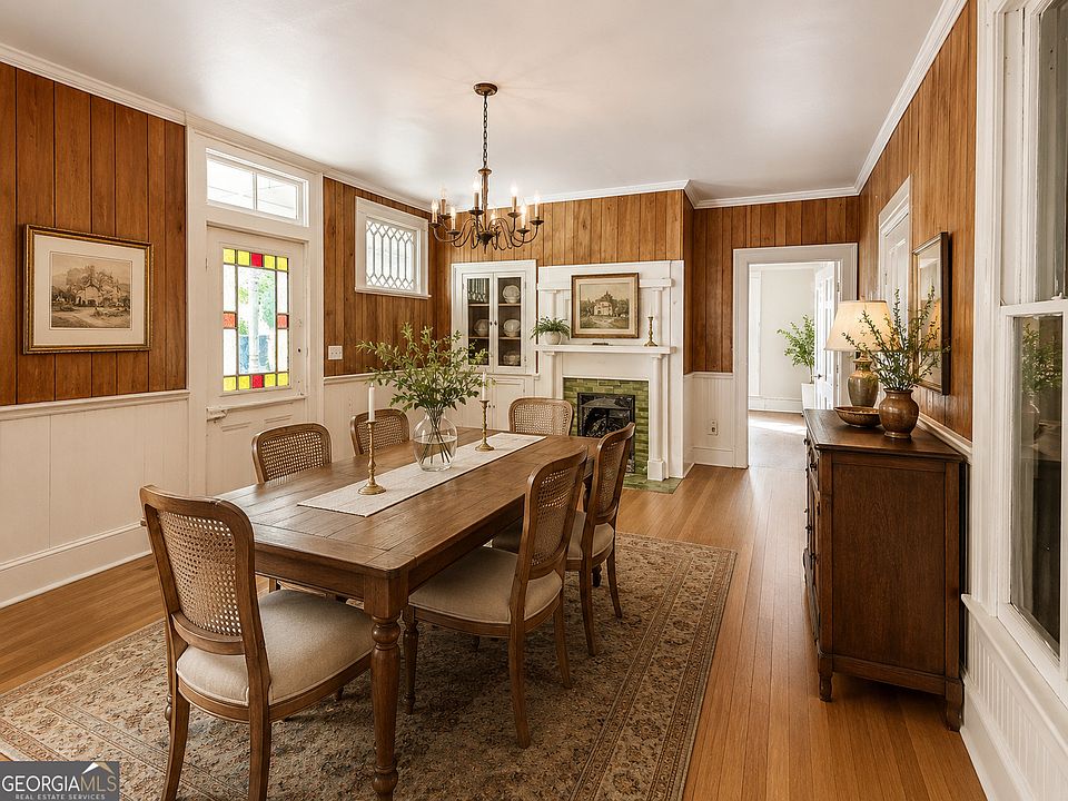 28th image of 215 Frobel St