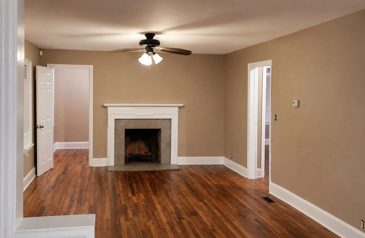 3 bed, 1000 sqft, $1,895 — Photo 1