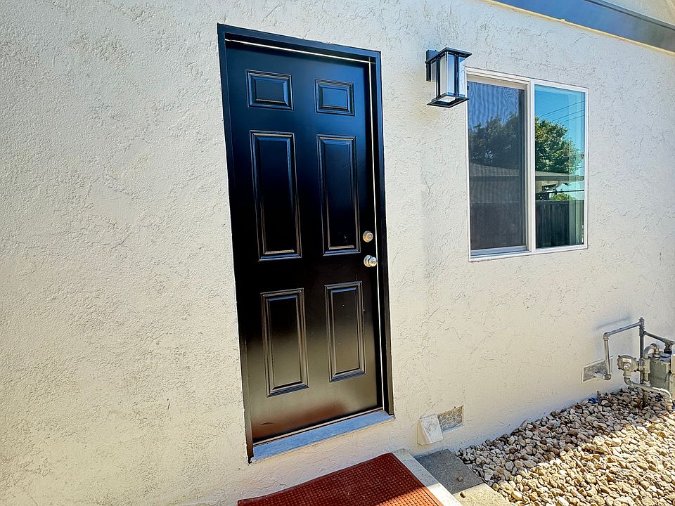 Private front yard/ Front Door