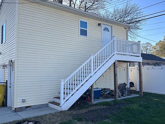 2nd image of 902B Edgerly Rd