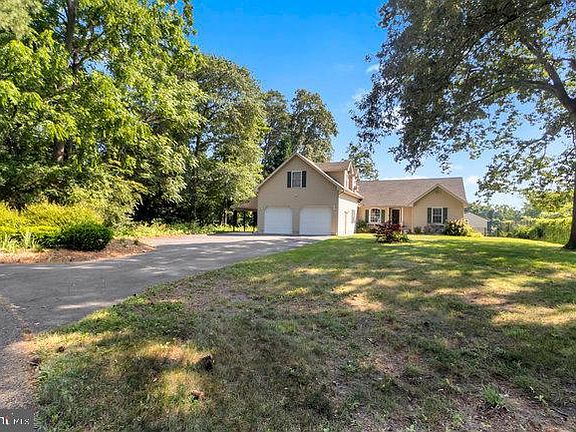3rd image of 117 Pine Cove Dr