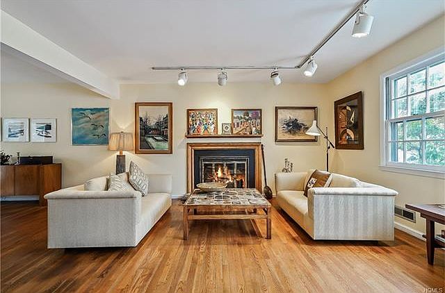 1st image of 5 Berkeley Ln