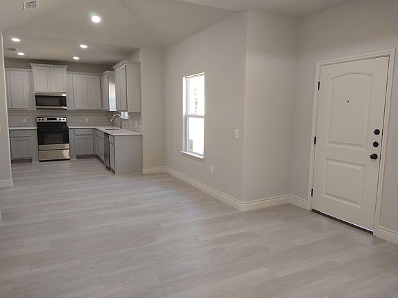 5th image of 1000 Wood Hollow Dr