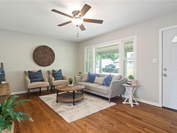 3rd image of 1106 N Farview Dr