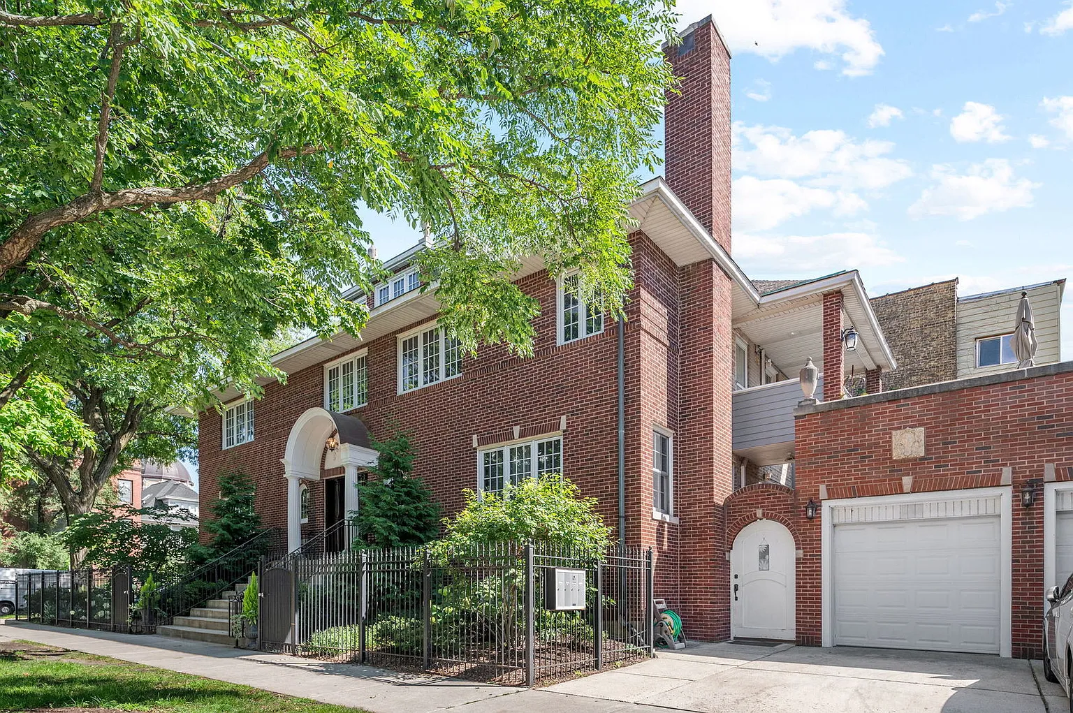 1705 W Leland Ave photo 1