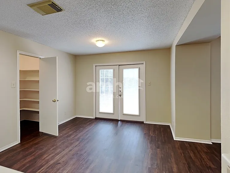 2231 Creekside Bnd — Photo 6