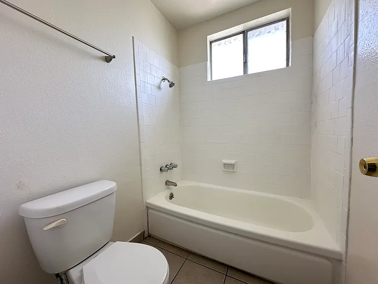 7636 Owensmouth — Photo 14
