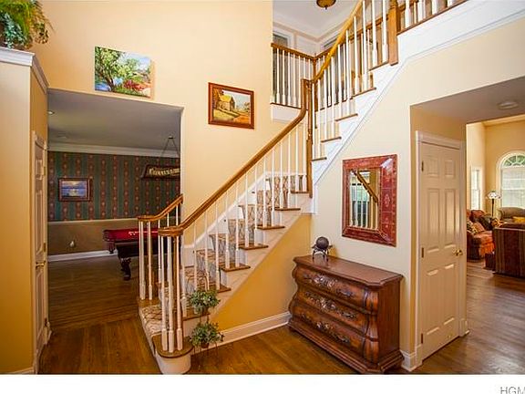 2 story entry hall