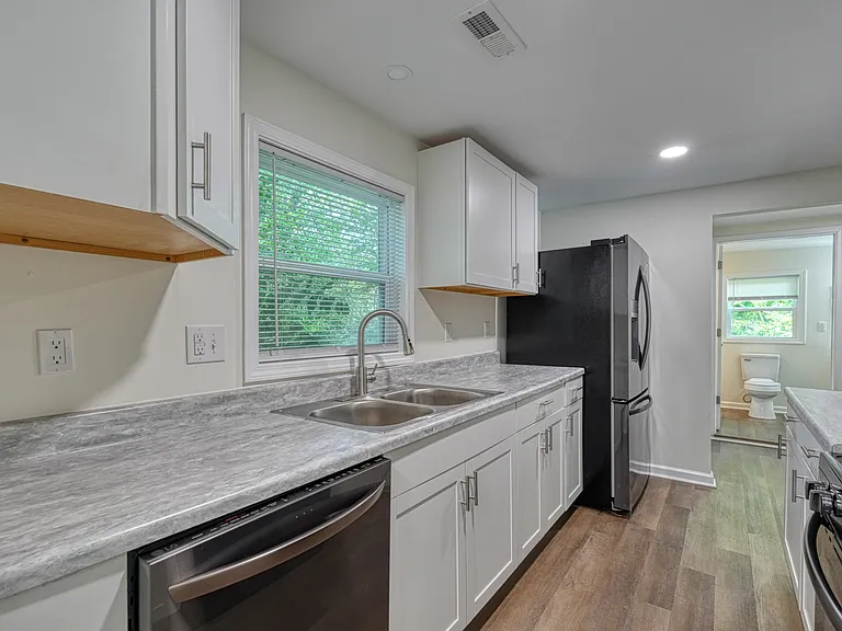 831 John B White Sr Blvd #C — Photo 9