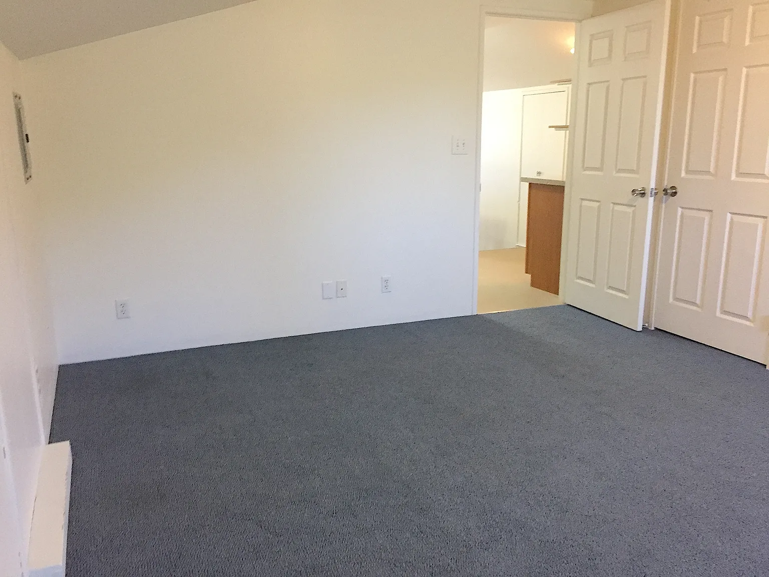 1111 Scofield Dr — Photo 4