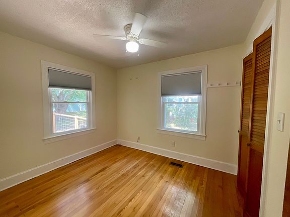 5th image of 112 Oak St