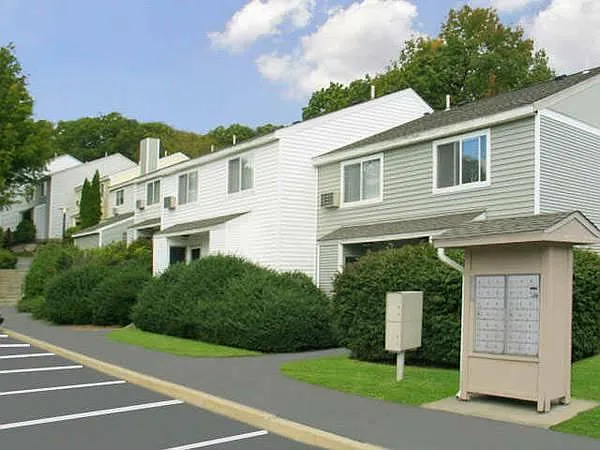 Shorewood Apartments and Townhomes — Photo 22