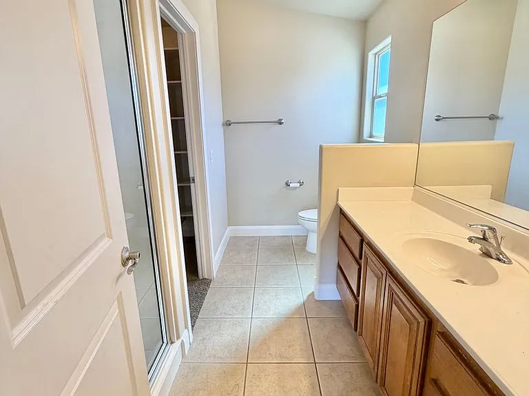 887 N Caddington Rd — Photo 22