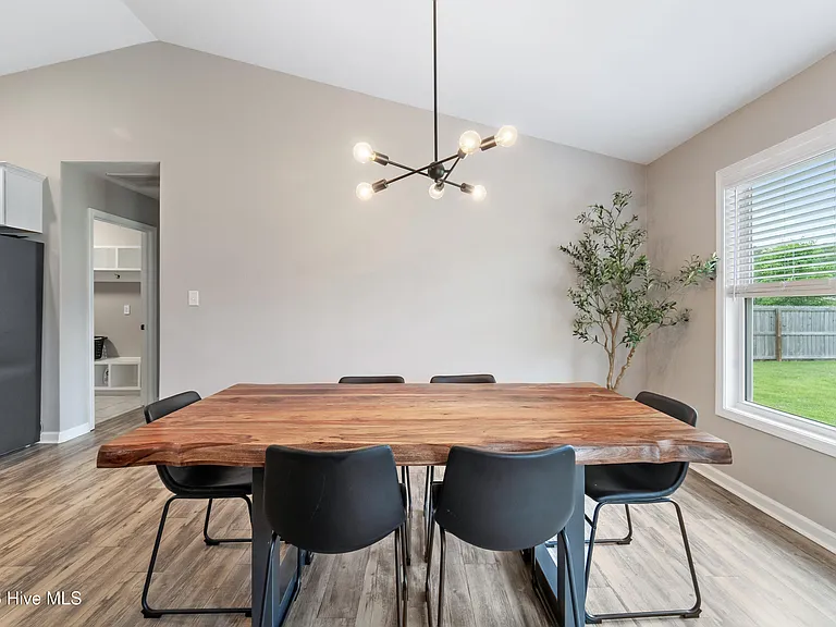 242 Legacy Ln — Photo 16