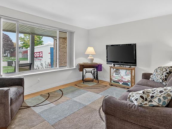 4th image of 42159 Mac Rae Dr