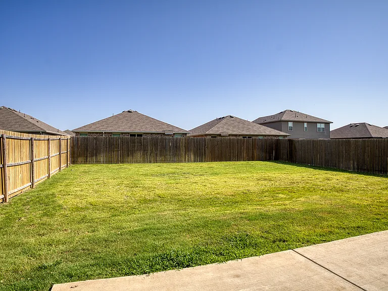 944 Ravenwood Ln — Photo 46