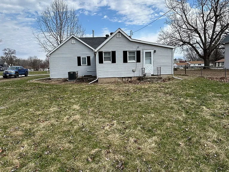 307 Sycamore St — Photo 3
