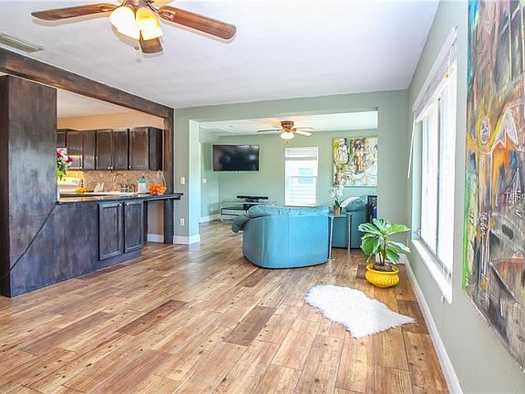 3rd image of 3027 Wood St