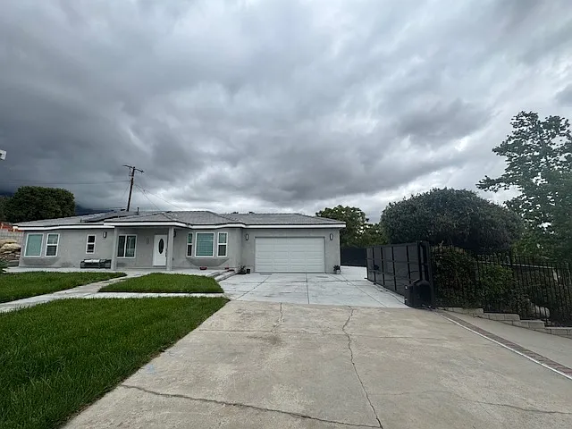 Building Photo - 8088 Beechwood Dr
