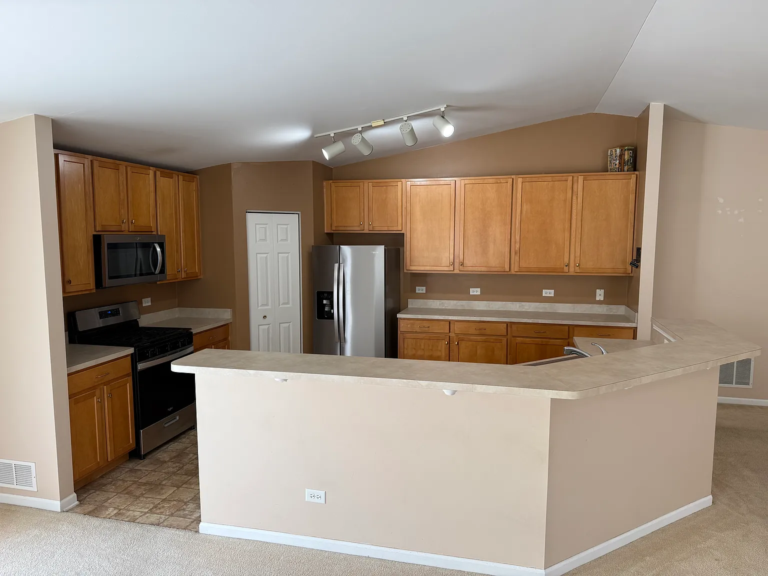2 bed, 1785 sqft, $2,500 — Photo 4