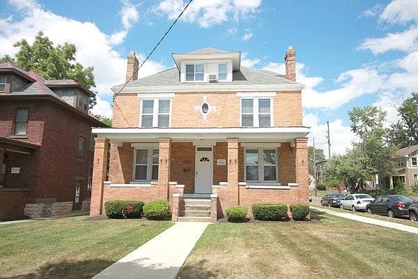 1st image of 136 E Lane Ave