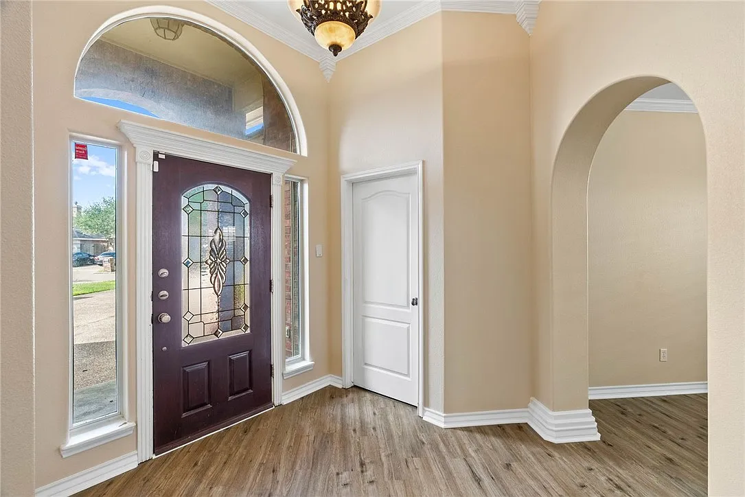 4 bed, 3.0 bath, 2310 sqft, $2,650 — Photo 2