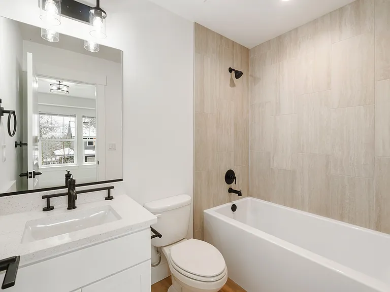 116 Orchard Ave S #D — Photo 14
