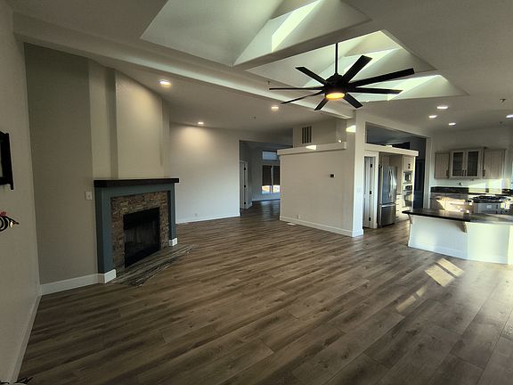 3rd image of 2828 La Cresta Rd