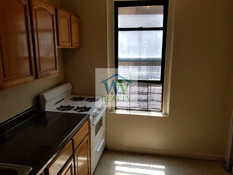 2835 Bainbridge Ave #B6 — Photo 6
