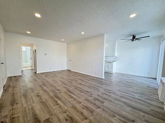 3rd image of 12534 Roscoe Blvd #8A