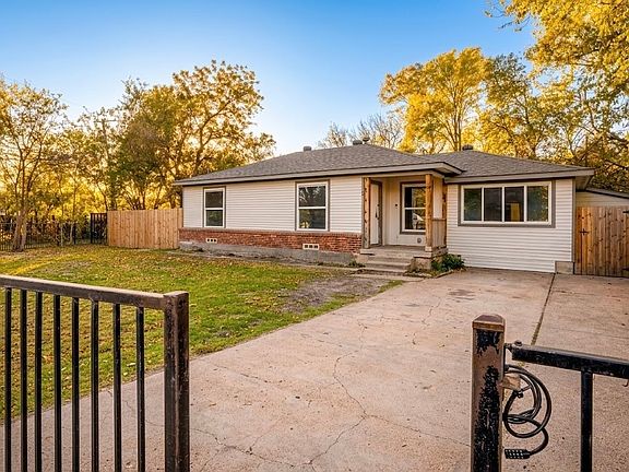 3rd image of 1315 Whitley Dr