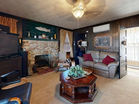 5th image of 426 Burgess Rd