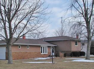 6 Lamplighter Cir, Mount Pulaski, IL 62548