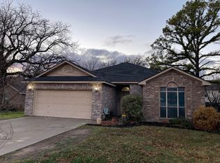 121 Deanna Ln, Weatherford, TX 76087